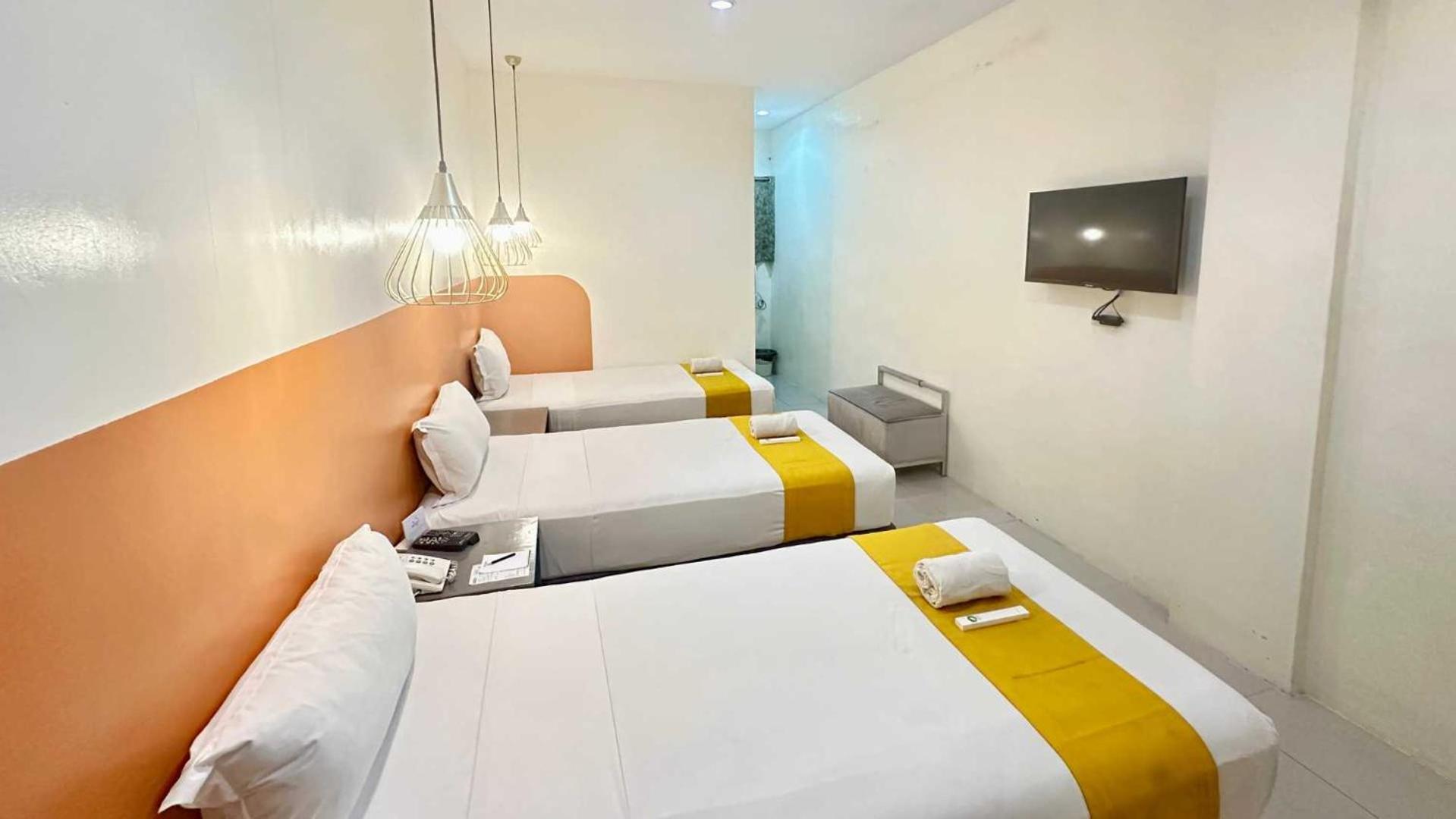 Travelbee Capitol Inn Себу Экстерьер фото